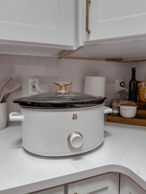 Who said a crockpot can’t be cute too? 😆 obsessed with this white went gold crockpot from the drew barrymore beautiful collection at Walmart! Kitchen organization tips and tricks with budget friendly lifestyles. From a self taught DIY mama who learned how to DIY with a kitchen remodel you can do any home project that you set your mind to and have the DIY supplies needed for the project. Comestayawhile is the place to learn budget friendly real authentic DIY for your home. Cute Crockpot, Beautiful By Drew Barrymore Kitchen, Drew Barrymore Kitchen, Drew Barrymore Beautiful, Walmart Kitchen, Kitchen Organization Tips, Crock Pots, Walmart Finds, Self Taught