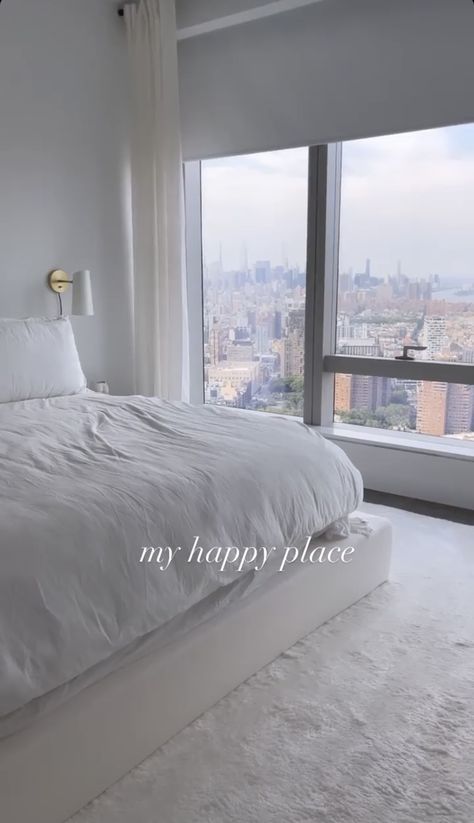 Olivia Jade Apartment, White Clean Apartment Aesthetic, Big White Bed, White Bed Aestethic, Minimal Coquette Bedroom, White Silk Bedding Aesthetic, Clean Girl Aesthetic Befroom, Casa Clean, Future Apartment Decor