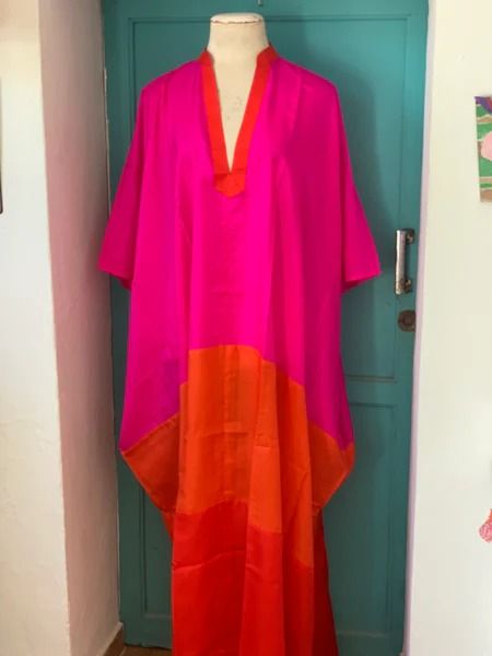 SILK KURTAS, KAFTAN AND BLOUSE – Page 4 – AUROBELLE IBIZA Organza Outfits, Organza Outfit, Embroidery On Top, Silk Kurtas, Kaftan Blouse, Kaftan Kurta, Kaftan Designs, Elegant Outfit Classy, Color Blocking Outfits