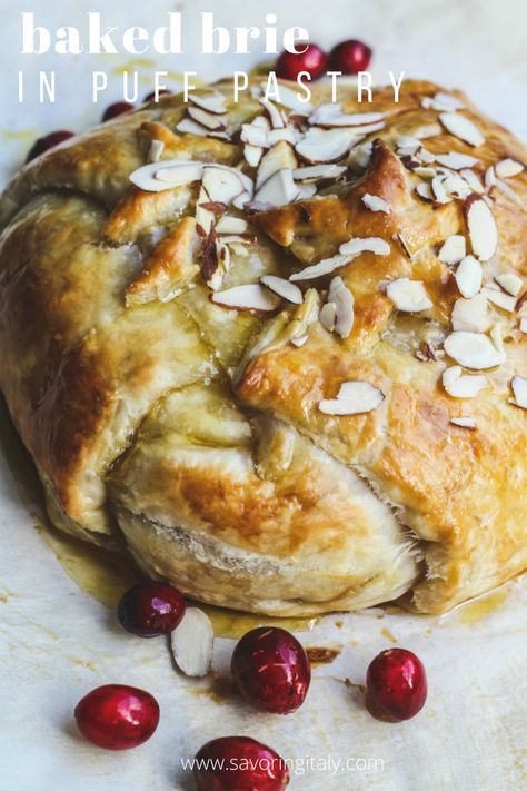 Baked Brie With Cranberry Sauce, Brie With Cranberry Sauce, Baked Brie With Cranberry, Baked Brie In Puff Pastry, Brie In Puff Pastry, Easy Baked Brie, Baked Brie Recipe, Baked Brie Recipes, Brie Puff Pastry