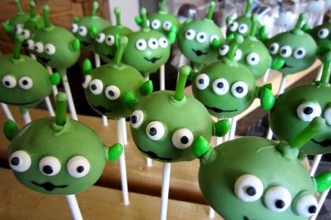 Cute Halloween Cakes, Alien Cake, Cake Pop Tutorial, Alien Party, Halloween Cake Pops, Toy Story Cakes, Trendy Toys, Toy Story Alien, Toy Story Birthday Party