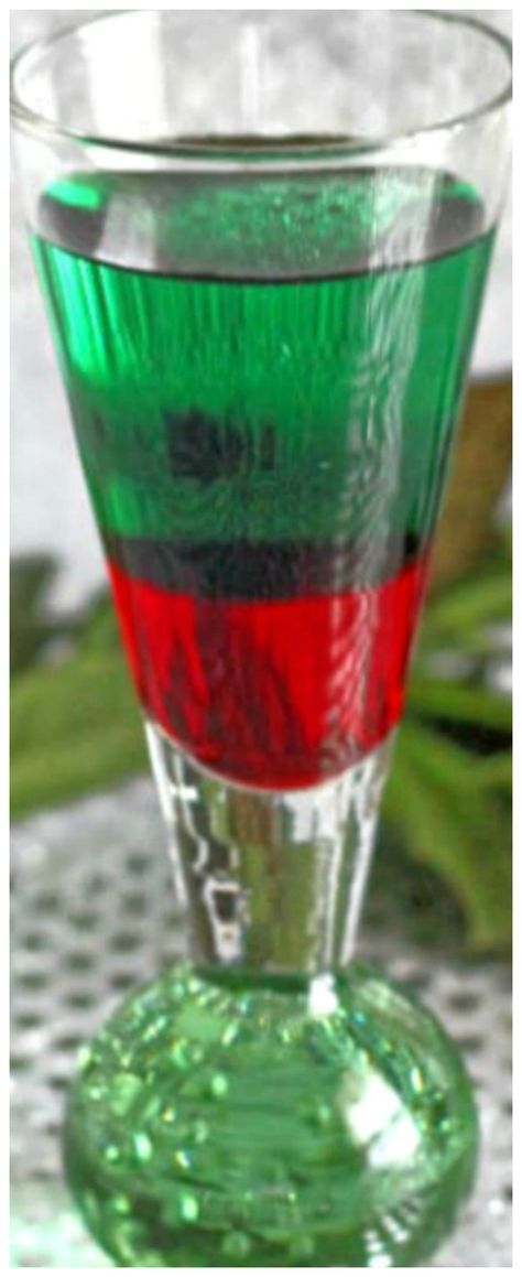 Santa Shot Cocktail Recipe Tipsy Santa Cocktail, Santa Hat Jello Shots, Holiday Shots Christmas, Santa Shots, Peppermint Schnapps Shots, Christmas Present Ideas For Teenage Girl, Christmas Flavors, Festive Cocktail Recipes, Christmas Shots