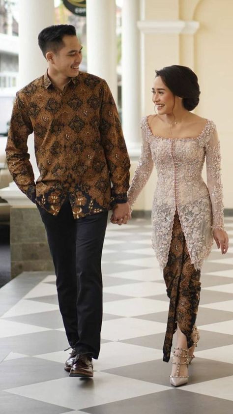 Kebaya Simple, Kebaya Bridesmaid, Kebaya Lamaran, Dress Brokat Modern, Model Dress Kebaya, Kebaya Lace, Batik Dress Modern, Kebaya Wedding, Kebaya Modern Dress