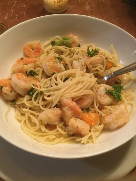 Doesn't shrimp and pasta sound good? Here's an easy and fast way to whip up a really great dish for that special someone, a work crew, or a guest. Don't just make dinner; make it special and grand. Shrimp And Pasta, Pasta Dinner Recipes, Romantic Night, Special Someone, Pasta Dish, Dinner Dishes, Weeknight Meals, Pretty Food, Food Cravings