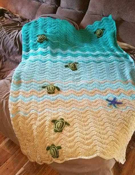 Crochet Sea Turtle Blanket Minion Crafts, Sea Turtle Blanket, Turtle Blanket, Crochet Turtle Pattern, Beau Crochet, Amigurumi Knitting, Ripple Stitch, Crochet Turtle, Turtle Pattern