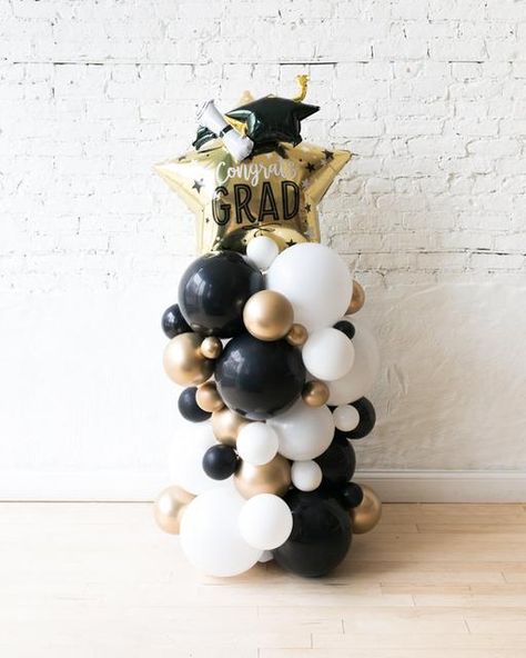 Simple Graduation Balloon Decor, Balloons For Graduation, Grad Balloon Decorations, Graduation Decorations Balloons, Graduation Arch Balloon, Balloon Decorations For Graduation Party, Balloon Graduation Centerpieces, Graduation Balloon Arrangement, Graduation Balloon Arch Ideas