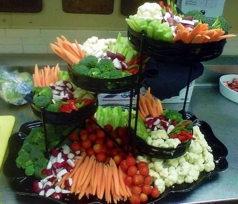 Vegetable Display, Fruit Kabob, Veggie Display, Food Display Stands, Veggie Cups, Fruit Platters, Fruit Trays, Food Spread, Elegant Appetizers