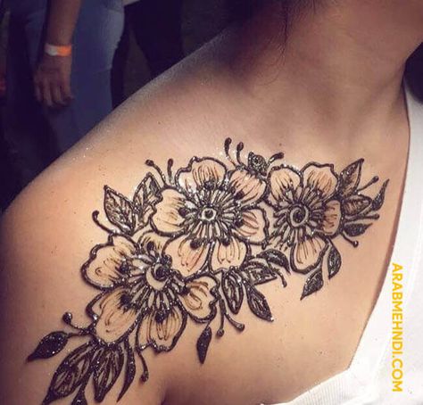 50 Shoulder Mehndi Design (Henna Design) - October 2019 Henna Designs On Back Of Neck, Henna Designs For Shoulder, Henna On Shoulder Design, Shoulder Henna Tattoos For Women, Chest Mehndi Designs, Henna Designs On Chest, Henna On Collar Bone, Henna Shoulder Designs, Shoulder Henna Designs