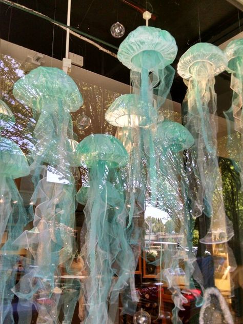 Jellyfish Birthday, Jellyfish Decoration, Jellyfish Quince Theme, Jellyfish Room Decor, Jellyfish Diy Decorations, Diy Hanging Jellyfish, Jellyfish Room Decor Diy, Homemade Jellyfish Decoration, Jellyfish Sculpture