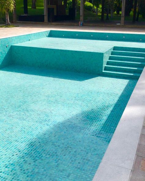 Ideas De Piscina, Kleiner Pool Design, Moderne Pools, Swimming Pool Photos, Swimming Pool Landscaping, Luxury Swimming Pools, Small Swimming Pools, Pool Remodel, Pool Landscape Design