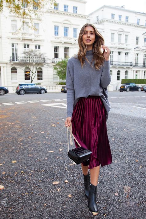 Burgundy Skirt Outfit, London Clothes, Rok Midi, Midi Outfits, Midi Skirts Style, Pleated Skirt Outfit, Velvet Midi Skirt, Burgundy Skirt, Purple Skirt