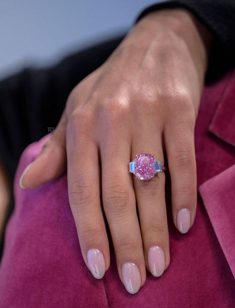 The Eternal Pink Diamond Dazzles in Press Previews at Sotheby’s Luxury Pink Engagement Ring, Pink Diamond Ring Aesthetic, Coloured Diamond Rings, Pink Diamond Engagement Rings, Graff Pink Diamond Ring, Graff Pink Diamond, Pink Diamond Ring Engagement, Pink Engagement Rings, Pink Wedding Ring