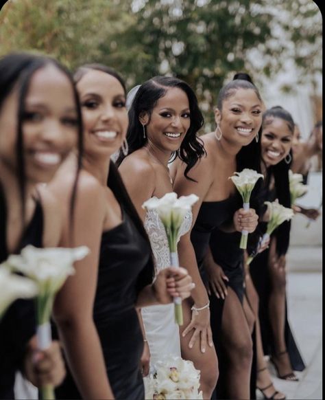 Wedding Preparation Photos, Bride And Bridesmaid Pictures, Wedding Group Photos, Wedding Party Poses, Bridesmaid Poses, Bridesmaid Pictures, Bridesmaid Photoshoot, So Emotional, Wedding Portrait Poses