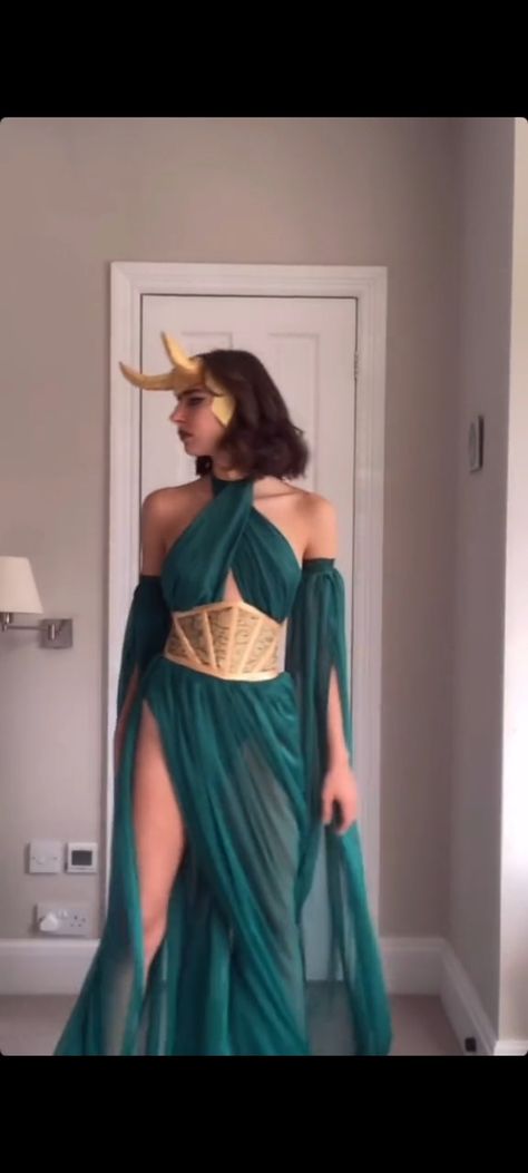 Loki Dress, Lady Loki Cosplay, Loki Costume, Loki Cosplay, Hot Halloween Outfits, Lady Loki, Halloween Inspo, Inspired Dress, Halloween Cosplay