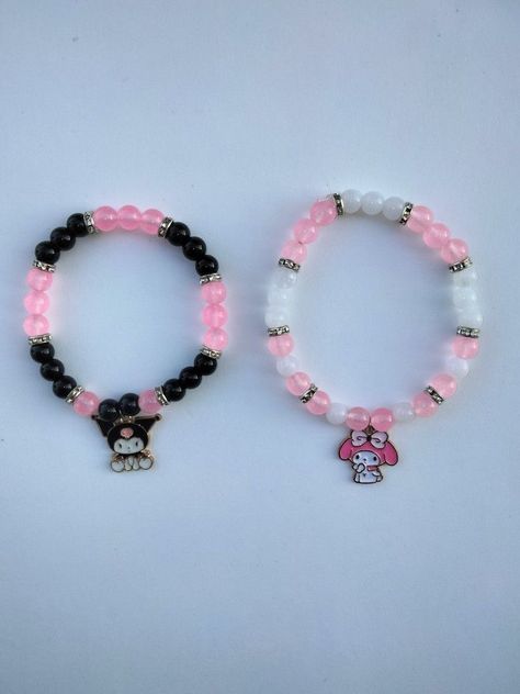 Kuromi And My Melody Matching Bracelets, Matching Hello Kitty Bracelets, Matching Charm Bracelets, Hello Kitty Beaded Bracelet, Matching Diy Bracelets, Glass Bracelet Ideas, Bff Bracelet Ideas, Bracelet Ideas Matching, My Melody Bracelet