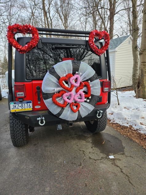 Decorate Jeep For Christmas, Jeep Wreath, Jeep Decorations, Jeep Decor, Dog Pool, Survival Mode, Jeep Accessories, Jeep Girl, Fj Cruiser