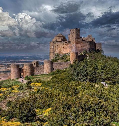 Castles and Palaces on Instagram: "One of the oldest Romanesque Spanish castles – Castillo de Loarre - was built in the 11th-12th century on the land reconquered from the Muslims. The castle abbey became an important stronghold on the border between Christians and Muslims. It is believed there was a Roman outpost there long before the castle was built. The rocky landscape was a bit of a challenge for the architects. That’s why the castle’s structures are scattered across the area at different el Spain Castle, Medieval America, Medieval Core, Spanish Castles, Spanish Castle, Marble City, Castle Exterior, Maya Modeling, Rocky Landscape