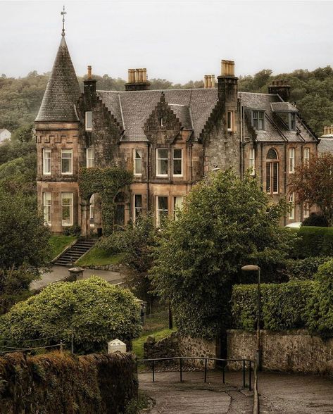 Simply Scotland (@simply.scotland) posted on Instagram: “Would you stay in this Victorian style B&B?♥️ Congratulations to @nichbrand 📍Location: Oban Go visit the artists gallery and share some…” • Sep 14, 2020 at 4:59pm UTC Stunning Houses, Visit Scotland, Victorian Houses, Artist Gallery, Old Building, Pretty House, Victorian Homes, Cottage Garden, Beautiful Destinations