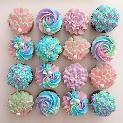 Pinned by apothecaryteaandgallery 🍰🍬 @milkandwaterbakingco #pastels #pastel #mermaid #unicorn #cupcake #cupcakeart #cakedecorating #foodart #pastelrainbow #tastetherainbow Cupcakes Design, Disney Desserts, Mermaid Cupcakes, Cupcake Wars, Flower Cakes, Sea Birthday Party, Mermaid Parties, Mermaid Theme Birthday, Cupcake Designs