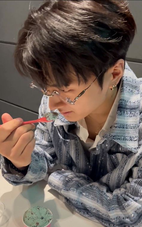 from jay's weverse post Jay Weverse, Dp Pic, Park Jongseong, Enhypen Jay, Aesthetically Pleasing, Jay, Shades, Sunglasses, Quick Saves