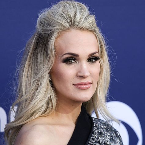 Carrie Underwood Hair 2023, Sephora Eye Cream, Carrie Underwood Makeup, Celebrity Wall, Carrie Underwood Hair, Pearl Drums, Anti Aging Vitamins, Best Serum, Under Eye Concealer