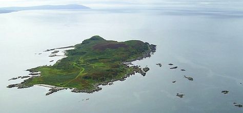 Boat tours, Fingal's Cave; Isle of Gigha – Pocket Size Scotland Fingal's Cave, Island Aesthetic, Island Pictures, West Coast Scotland, Irish Cottage, Scottish Gaelic, Victorian Buildings, The Enchantments, Scottish Islands