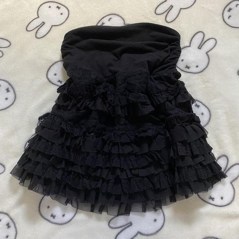 japanese lace ruffle tube top / skirt

♡︎.ᐟજ⁀➴ super... - Depop Fluffy Tube Top, Tube Top And Skirt, Ruffle Tube Top, Lace Ruffle, Tube Top, Pretty Outfits, High Waisted Skirt, Super Cute, High Waisted