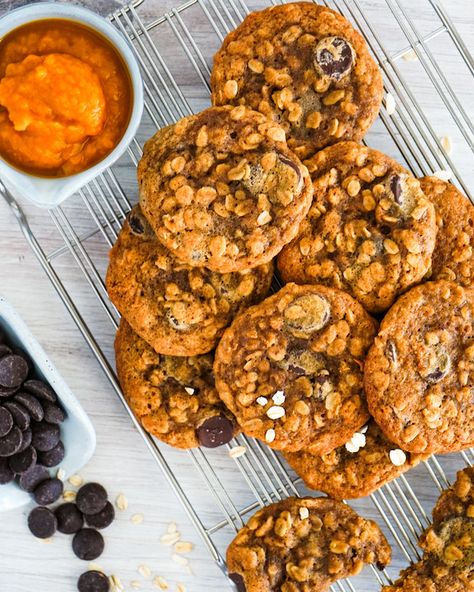 Brown Butter Pumpkin Chocolate Chips Cookies Sweet Potato Chocolate, Chocolate Chips Cookies, Pumpkin Chocolate Chip Cookies, Pumpkin Chocolate Chips, Pumpkin Chocolate, Cookie Scoop, Brown Butter, No Bake Cookies, Pumpkin Puree