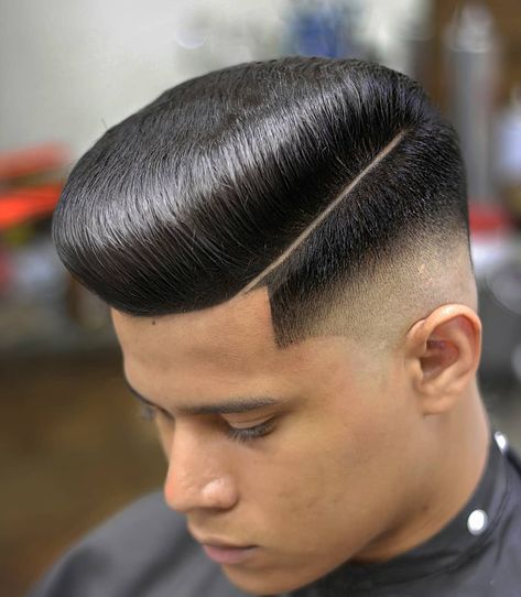 oficial_tubarao_do_corte flat top pomp Popular The Pompadour Haircut Ns Tattoo, Long Hair Men Style, Smart Hairstyles, Popular Mens Haircuts, Pompadour Haircut, Haircut Selfie, High Fade Haircut, Photo Hijab, Flat Top Haircut