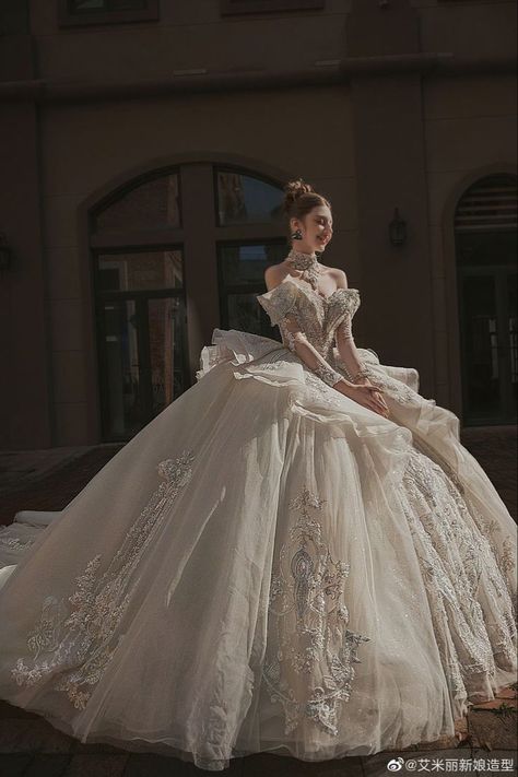 Disney Fairytale Wedding Dress, Pretty Quinceanera Dresses, Fairy Tale Wedding Dress, Gaun Fashion, Pretty Wedding Dresses, Fancy Wedding Dresses, Royal Dresses, Princess Ball Gowns, Dream Wedding Ideas Dresses