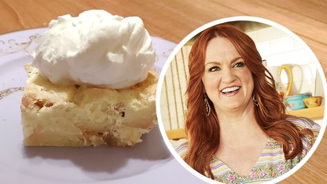 Is Ree Drummond’s Lemon Bread Pudding Recipe As Easy As It Looks? Yes! Lemon Bread Pudding Pioneer Woman, Pioneer Woman Bread Pudding, Pioneer Woman Recipes Desserts, Lemon Bread Pudding Recipe, Pioneer Woman Bread, Applesauce Bundt Cake Recipe, Lemon Bread Pudding, Pizza Sugar Cookie, Lemon Dessert