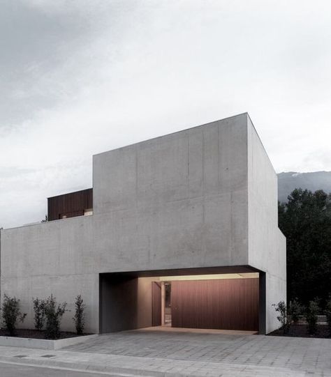 ig : @svxom  #house #modern #design #minimalist #minimalism Minimalist Architecture Exterior, Brutalism House, Concrete Houses Architecture, Brutalist House, Concrete House Design, Concrete Houses, Concrete Architecture, Minimal Architecture, Casa Country