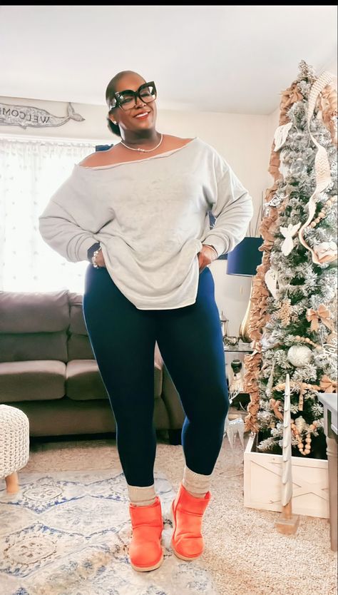 Plus Size Fall Outfits Casual Comfy, Plus Size Athleisure Outfits Fall, Fall Comfy Outfits Lazy Days, Plus Size Fall Fashion 2023 Big Stomach, Fall Plus Size Outfits 2023, Plus Size Fall Fashion 2023, Plus Size Going Out Outfits, Heart Boots, Mini Uggs