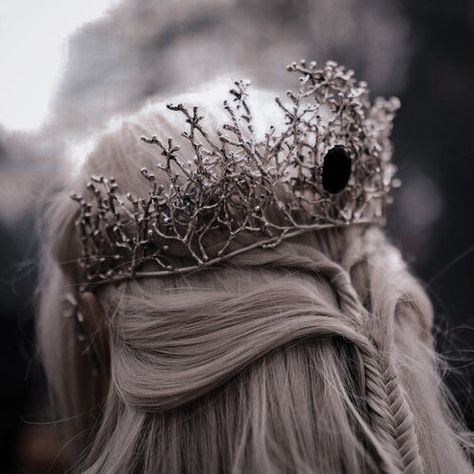 Crown Aesthetic, Aelin Galathynius, Medieval Aesthetic, Targaryen Aesthetic, A Court Of Wings And Ruin, Royal Aesthetic, Fantasy Story, Fantasy Novel, Princess Aesthetic