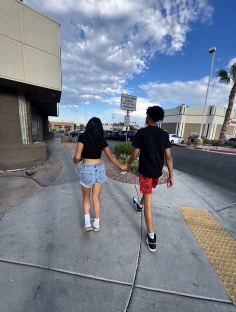 Cute Hispanic Couples, Girlfriend And Boyfriend Goals, Instagram Couples, Couple Goals Teenagers Pictures, Girl Couple, Couple Goals Teenagers, Black Couples Goals, Cute Relationship Photos, Cute Friend Photos