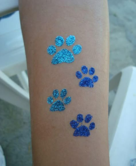 Glitter Tatoos, School Spirit Face Paint, Paw Print Tattoos, Easy Halloween Face Painting, Easy Face Painting Designs, Glitter Face Paint, Paw Painting, Girl Face Painting, Pawprint Tattoo