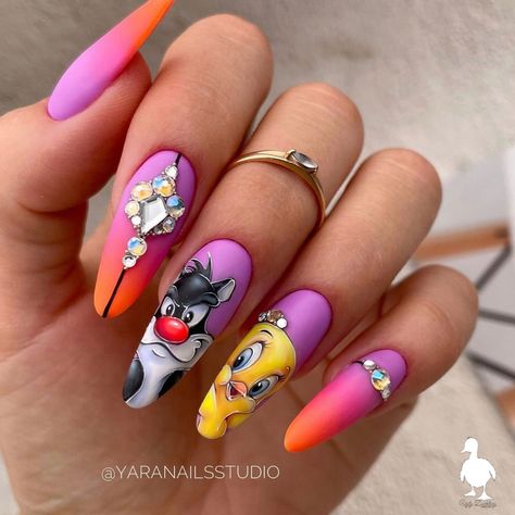 Beautiful Tweety and Sylvester nails by @yaranailsstudio 😍 Ugly Duckling Nails is dedicated to keeping love, support, and positivity flowing in our industry ❤️ Nail Designs Disney, Nail Art Designs Cute, Tweety And Sylvester, Cartoon Nail Designs, Character Nails, Disney Acrylic Nails, Nail Art For Kids, Disney Nail, Halloween Acrylic