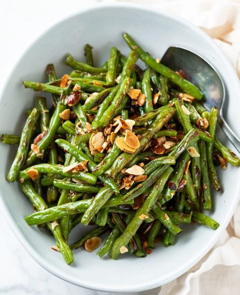 Oven Roasted Green Beans make a great side dish recipe that's easy to make with fresh or frozen green beans! Customize them by adding toppings such as almonds, garlic, bacon, lemon juice, Parmesan cheese, and more! Side Dishes Green Beans, Hamburg Casserole, Green Bean Recipes Oven, Oven Green Beans, Easy Green Bean Recipes, Oven Roasted Green Beans, The Cozy Cook, Cozy Cook, Vegetable Side Dishes Recipes