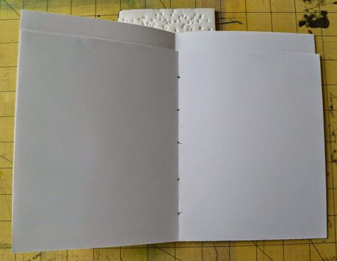 Make Sketchbook Diy, Diy Mini Sketchbook Tutorials, Easy Book Binding Methods, How To Make A Sketch Book, How To Make Your Own Sketchbook, Handmade Sketchbook Diy, How To Make A Sketchbook Diy, How To Make A Sketchbook, Diy Sketch Book