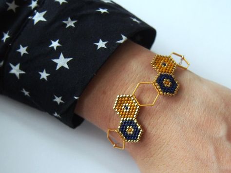 Bracelet Miyuki, Miyuki Bracelet, Diy Jewelry Inspiration, Bead Pattern, Homemade Jewelry, A Bracelet, Bead Leather, Brick Stitch, Bead Jewellery