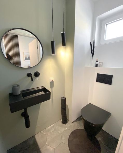 Toilet Room Decor, Wc Design, Small Toilet Room, Black Toilet, Guest Toilet, Small Toilet, Bathroom Design Decor, Downstairs Bathroom, Attic Rooms