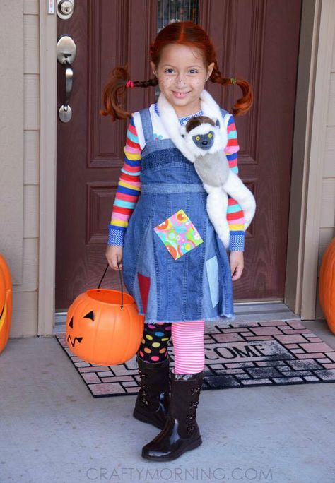 Here’s an adorable DIY Halloween costume to make this year…Pippi Longstocking! This was submitted by Cindy Keeton. She says “I sewed the patches on her little denim dress. I used a Doc McStuffins undershirt. Of course two mismatched socks. Her hair was done with three pipe cleaners for each braid. Just twisted the three pipe … Pippi Longstocking Halloween Costume, Pippi Longstocking Costume, Pippi Longstocking Costumes, Creative Kids Halloween Costume, Cupcake Halloween Costumes, Mom Halloween Costumes, Halloween Costumes To Make, Crafty Morning, Book Character Costumes