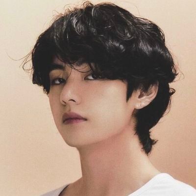 thv updates (fan acc) on Twitter: "the small things that #taehyung does https://t.co/oC5v5geWXd" / Twitter Heir Style, Black Long Hair, V Hair, Jungkook And Jin, K Dramas, Hair Icon, App For Android, Long Black Hair, Korean Dramas