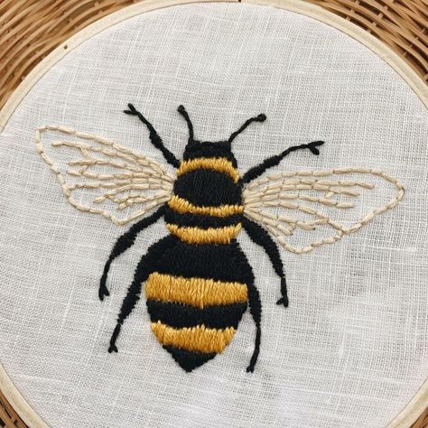 Bumble Bee Embroidery, Start Embroidery, Bumble Bee Decorations, Bee Embroidery Design, Bee Wings, Wooden Embroidery Hoops, Bee Embroidery, Art Print Collection, Hand Embroidery Projects