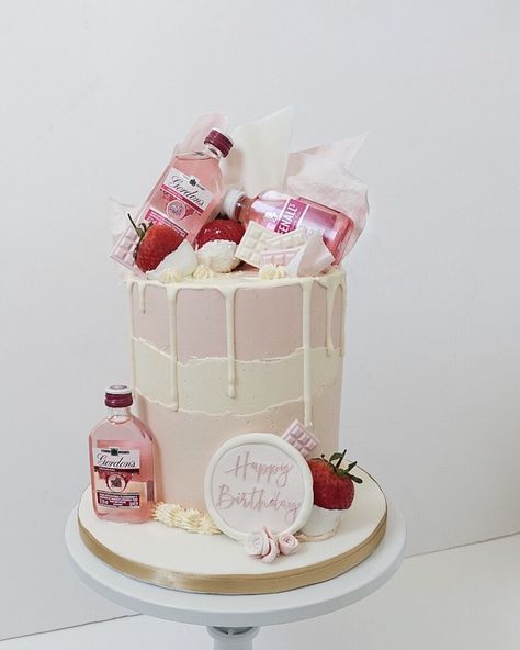 Gin Cake Birthday, 21st Birthday Cake Ideas For Her Pink, Pink Whitney Birthday Cake, Gin Cake, Pink Alcohol Cake, Pink And Black 21st Birthday Cake, 18th Birthday Cake Pink Gin, 18th Cake, 70th Birthday Cake