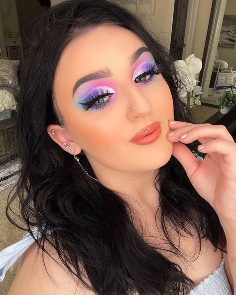 10.7k Likes, 173 Comments - Beauty by Mikayla Jane (@mikaylajmakeup) on Instagram: “Today I did a full face of @maybelline and I was so impressed 😳 What’s your favorite product from…” Mikayla Nogueira Makeup, Cute Eye Makeup, Creative Eye Makeup, Spring Makeup, Creative Eye, Cute Eyes, Beauty Guru, Fantasy Makeup, Flawless Makeup