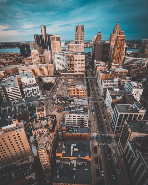 Detroit City Aesthetic, Canva Backgrounds, Detroit Skyline, Detroit City, Motor City, Detroit Michigan, This City, 2024 Vision, The Wiz