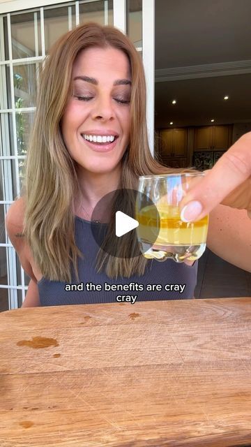 Belinda Jakobsen on Instagram: "👏🏻👏🏻 for all the inspiring women on this platform sharing healthy secrets to a better life! I was inspired by @shaynateresetaylor to break my morning fast with this lil shot here of lemon juice and olive oil, and I LOVE IT! New morning obsession, hello 🤓" A Shot Of Olive Oil And Lemon, Olive Oil Shots, Lemon Shots, Inspiring Women, Life I, Extra Virgin Olive Oil, Better Life, Lemon Juice, Olive Oil