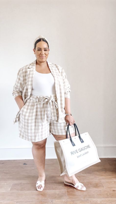 Curvy Shorts Outfit, Plus Size Summer Outfits Curvy Fashionista, Plus Size Shorts Outfit, Plus Size Street Style, Simple Spring Outfits, Fashion Outfits Plus Size, Summer Outfits Curvy, 60 Plus, Plus Size Chic