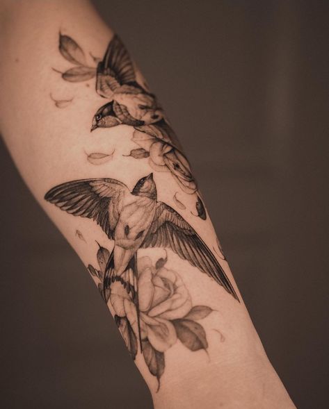 Bird Sleeve Tattoo Women, Birds And Flowers Tattoo, Best Feminine Tattoos, Bird And Flower Tattoo, Bird Tattoo Sleeves, Side Hip Tattoos, Animal Tattoos For Men, Cover Up Tattoos For Women, Cool Ear Tattoos